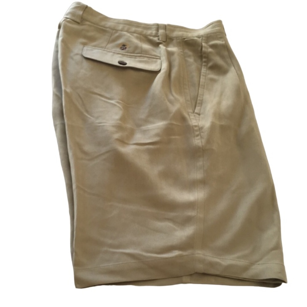 Tommy Bahama men’s silk shorts. Pleated front. Dry clean only